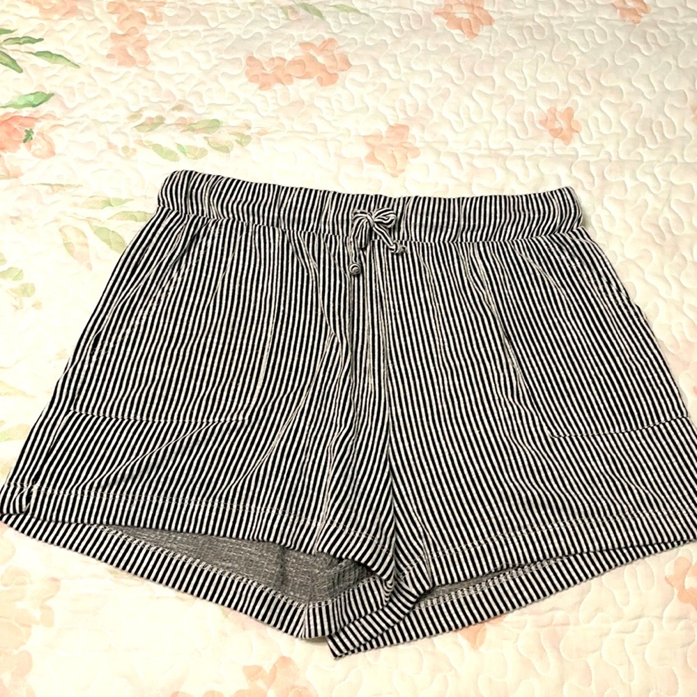 Ladies shorts size XL. In very good condition.